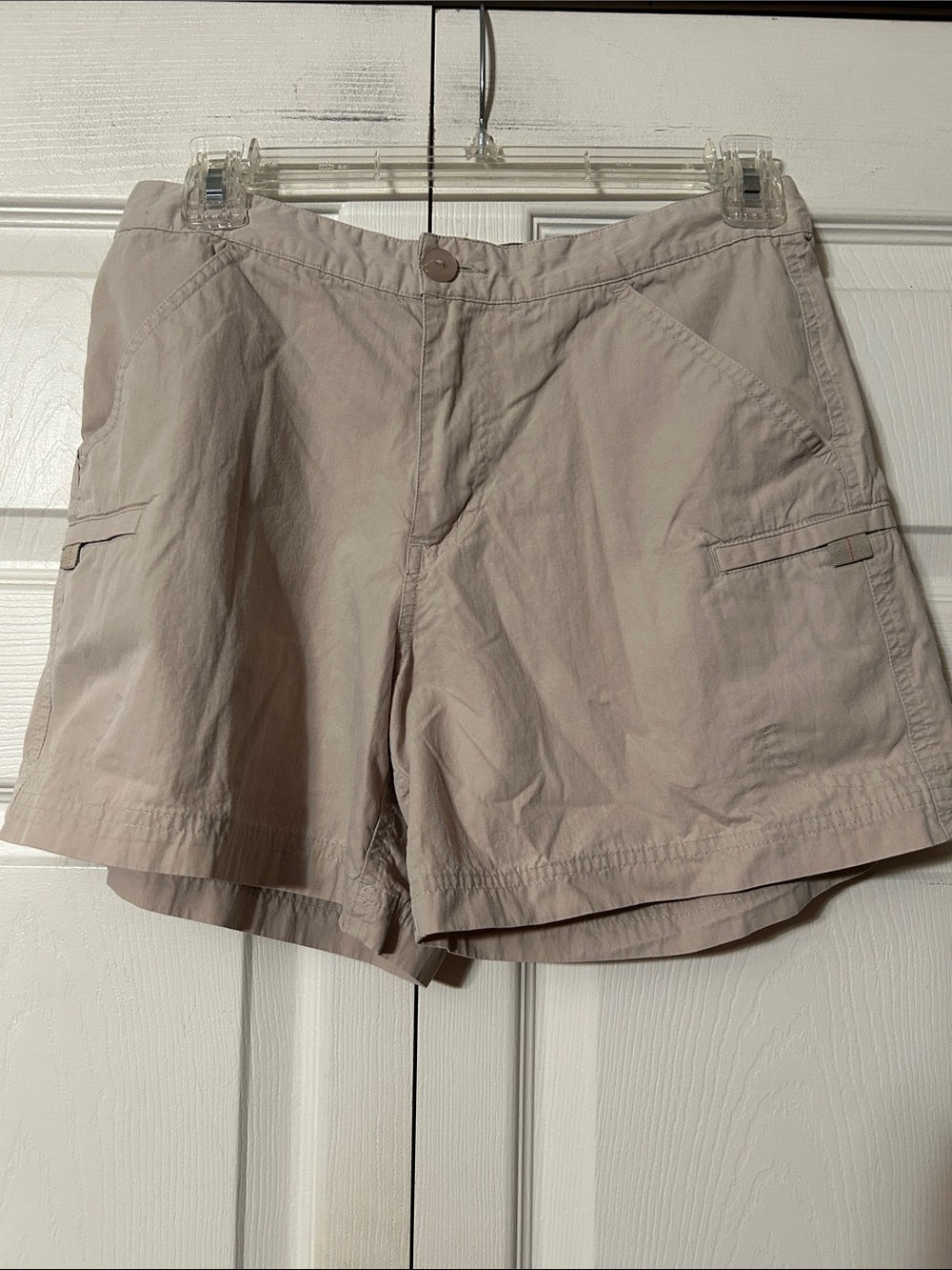 oobe sz 6 - Taupe Cargo-Style Women’s Shorts